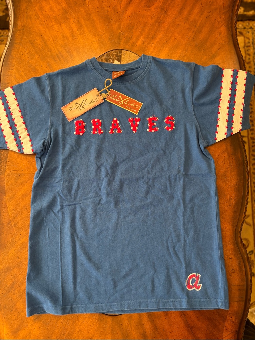 Atlanta Braves Heavy T-Shirt 
Size Medium
